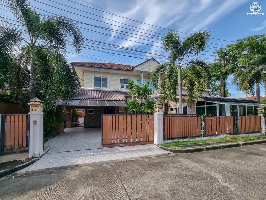 บ้านเดี่ยวมือสองนนทบุรี เพอร์เฟคเพลส2 รัตนาธิเบศร์ เนื้อที่ 69 ตร.ว หลังมุม สภาพสวย โดดเด่น พร้อมฟังก์ชัน 3 ห้องนอน 2 ห้องน้ำ 2 ที่จอดรถ บนทำเลเดินทางสะดวก เชื่อมต่อถนนรัตนาธิเบศร์,  ถนนไทรม้า, ถนนราชพฤกษ์ ใกล้โครงการรถไฟฟ้าสายสีม่วง "สถานีไทรม้า" และจุดขึ้นทางด่วน "งามวงศ์วาน"