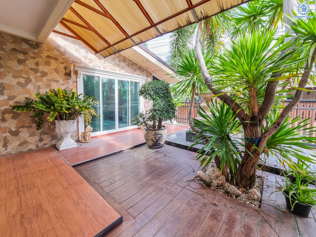 บ้านเดี่ยวมือสองนนทบุรี เพอร์เฟคเพลส2 รัตนาธิเบศร์ เนื้อที่ 69 ตร.ว หลังมุม สภาพสวย โดดเด่น พร้อมฟังก์ชัน 3 ห้องนอน 2 ห้องน้ำ 2 ที่จอดรถ บนทำเลเดินทางสะดวก เชื่อมต่อถนนรัตนาธิเบศร์,  ถนนไทรม้า, ถนนราชพฤกษ์ ใกล้โครงการรถไฟฟ้าสายสีม่วง "สถานีไทรม้า" และจุดขึ้นทางด่วน "งามวงศ์วาน"