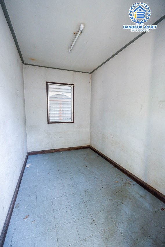 บ้านเดี่ยวมือสอง โครงการ เมืองเอกโครงการ3 พหลโยธิน87 เนื้อที่กว้างขวาง 105 ตร.ว. ฟังก์ชัน 3 ห้องนอน 3 ห้องน้ำ 2 ที่จอดรถ บ้านสภาพดี สไตล์สวยโทนไม้ทำให้บ้านดูโดดเด่น ตั้งบนทำเลดี เชื่อมต่อถนนถนนเอกทักษิณ, ถนนพหลโยธิน, ถนนเอกบูรพา ใกล้รถไฟฟ้าสายสีแดง "สถานีหลักหก" และจุดขึ้นทางด่วน "อุตราภิมุข"