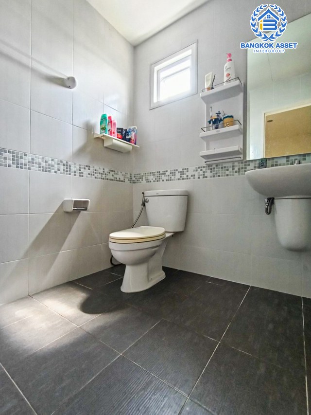 *****ทาวน์เฮ้าส์มือสอง นนทบุรี โครงการ ลุมพินีทาวน์วิลล์ ราชพฤกษ์-นครอินทร์ หลังมุม พื้นที่ 30.50 ตร.ว. 3 ห้องนอน 2 ห้องน้ำ 2 ที่จอดรถ บนทำเลโซนเมือง! เข้า-ออกได้หลายเส้นทาง ทั้งราชพฤกษ์, ถนนนครอินทร์, ถนนสิรินธร ใกล้รถไฟฟ้า "สถานีกระทรวงสาธารณสุข" และจุดขึ้นใกล้ขึ้นทางด่วน "ศรีรัช"