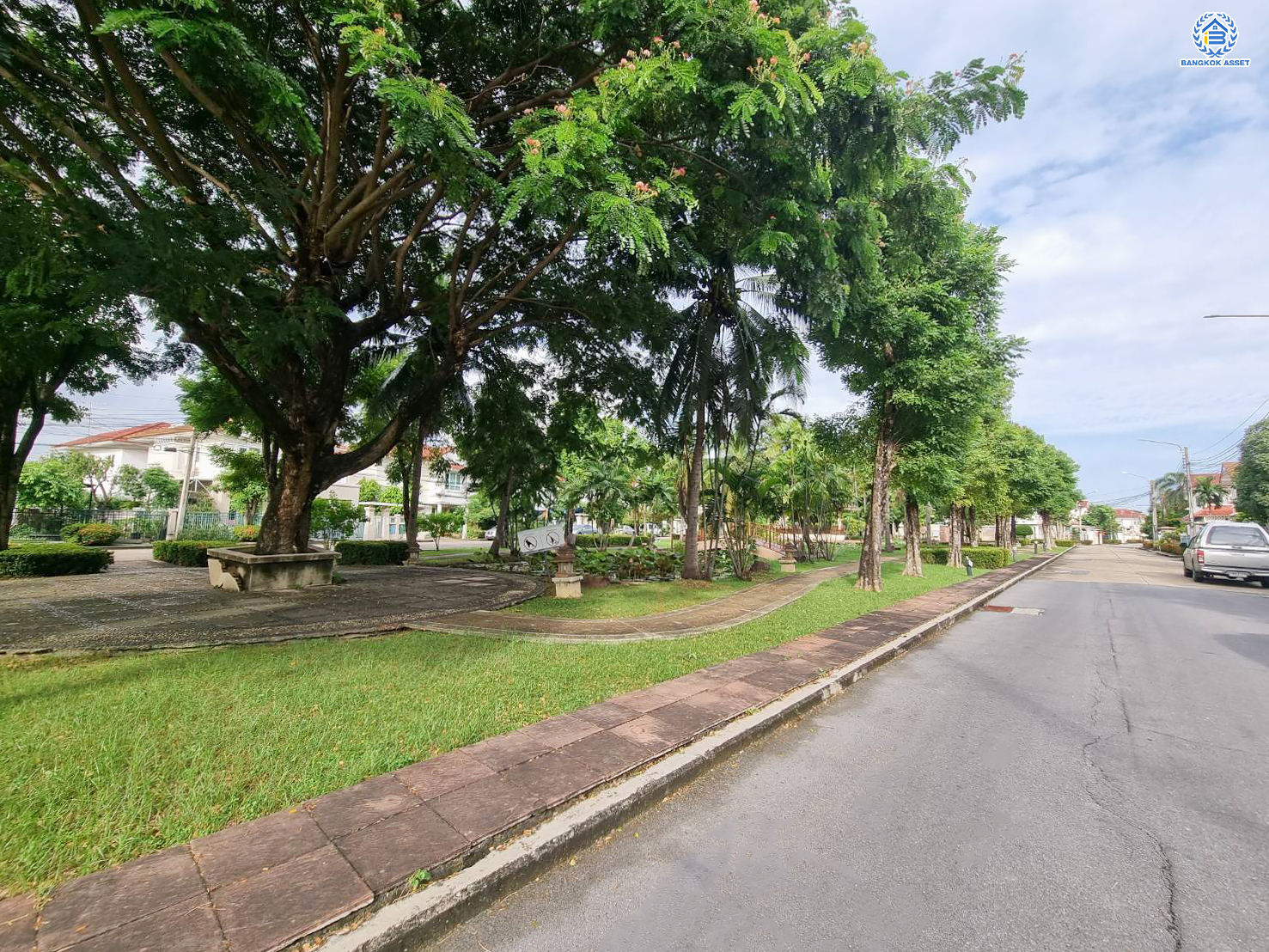 บ้านมือสองตกแต่งใหม่ โครงการ มณีรินทร์พาร์ค รัตนาธิเบศร์-ท่าอิฐ แบรนด์ Property Perfect เนื้อที่ 50 ตร.ว. ฟังก์ชัน 3 ห้องนอน 3 ห้องน้ำ จอดรถได้ 2 คัน บนทำเลศักยภาพ เชื่อมต่อทั้ง ถนนรัตนาธิเบศร์ และถนนราชพฤกษ์ ใจกลาง 2 เซ็นทรัลฯ ใกล้ทางด่วน "งามวงศ์วาน" และรถไฟฟ้า "สถานีบางรักน้อยท่าอิฐ"