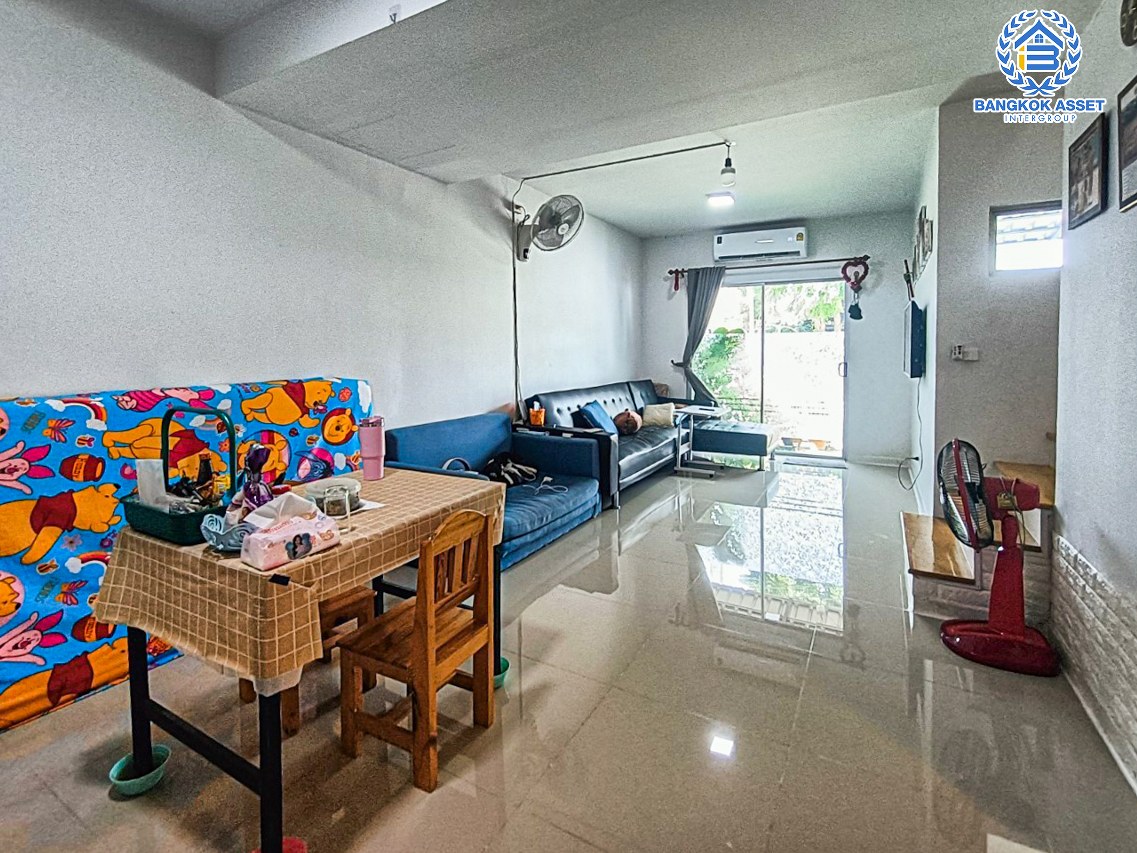 *****ทาวน์เฮ้าส์มือสองนครปฐม โครงการ พฤกษาวิลล์88 ศาลายา เนื้อที่เกือบ 19 ตร.ว. ฟังก์ชัน 3 ห้องนอน 2 ห้องน้ำ 1 ที่จอดรถ แถมฟรี! 3 เครื่องปรับอากาศ, 1 เครื่องทำน้ำอุ่น บนทำเลแห่งการเดินทาง เชื่อมต่อ ถ.ศาลาธรรมสพน์ ถ.บรมราชชนี ใกล้มหาวิทยาลัยมหิดล