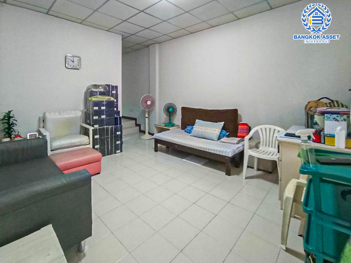 *****ทาวน์เฮ้าส์มือสองกรุงเทพฯ หมู่บ้าน สินทรัพย์นครการ์เด้น กาญจนาภิเษก เนื้อที่กว้าง 18.50 ตร.ว. ฟังก์ชัน 4 ห้องนอน 3 ห้องน้ำ 1 ที่จอดรถ บ้านสภาพสวย โครงการบรรยากาศเงียบสงบ บนทำเลกาญจนาภิเษก เชื่อมต่อถนนกัลปพฤกษ์, ถนนพระราม2, ถนนจอมทอง ใกล้จุดขึ้นทางด่วน "พระราม2"