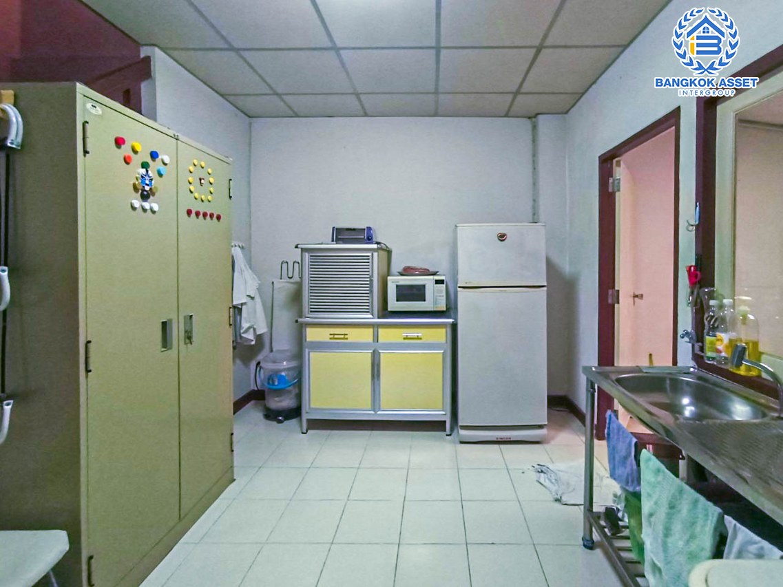 *****ทาวน์เฮ้าส์มือสองกรุงเทพฯ หมู่บ้าน สินทรัพย์นครการ์เด้น กาญจนาภิเษก เนื้อที่กว้าง 18.50 ตร.ว. ฟังก์ชัน 4 ห้องนอน 3 ห้องน้ำ 1 ที่จอดรถ บ้านสภาพสวย โครงการบรรยากาศเงียบสงบ บนทำเลกาญจนาภิเษก เชื่อมต่อถนนกัลปพฤกษ์, ถนนพระราม2, ถนนจอมทอง ใกล้จุดขึ้นทางด่วน "พระราม2"