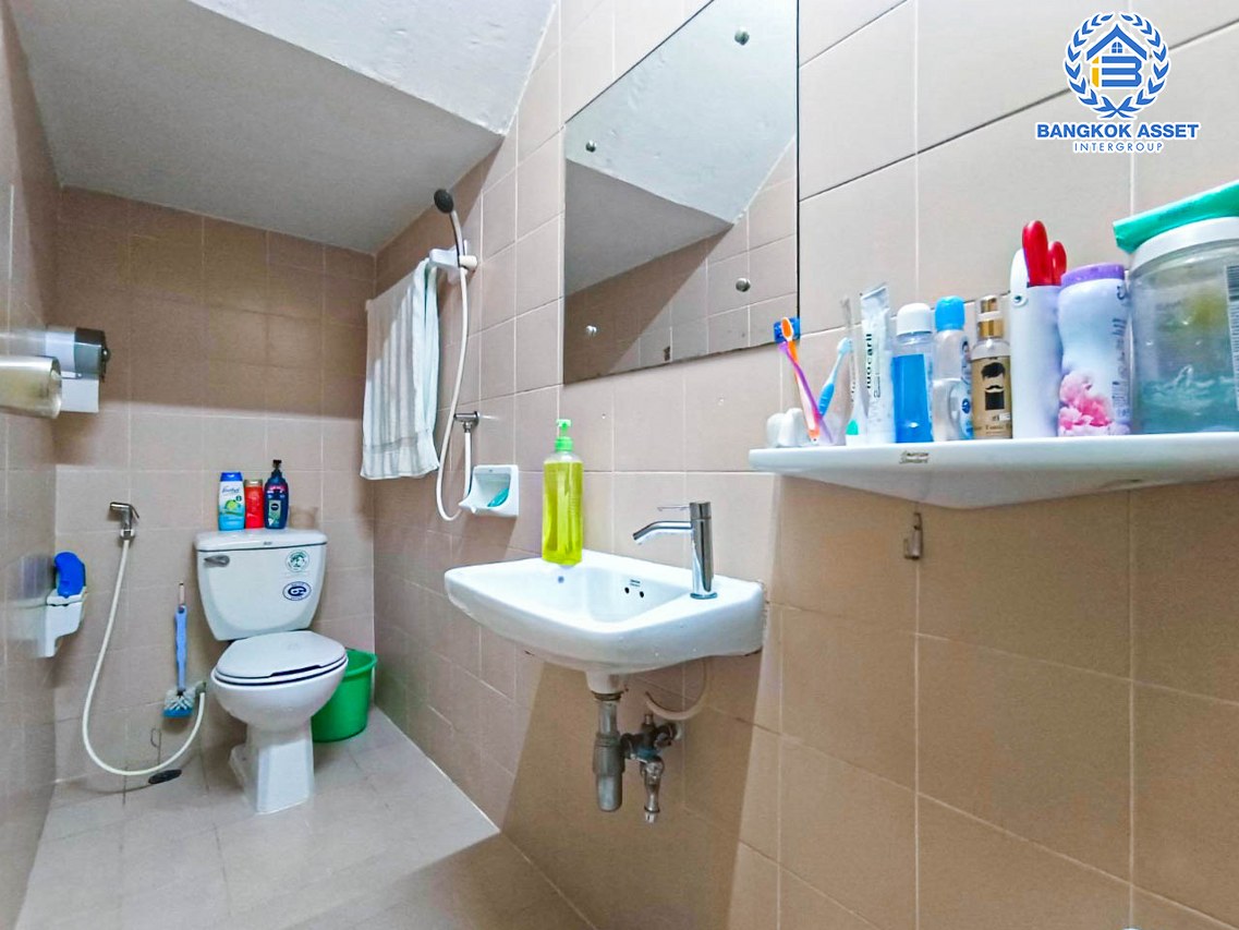 *****ทาวน์เฮ้าส์มือสองกรุงเทพฯ หมู่บ้าน สินทรัพย์นครการ์เด้น กาญจนาภิเษก เนื้อที่กว้าง 18.50 ตร.ว. ฟังก์ชัน 4 ห้องนอน 3 ห้องน้ำ 1 ที่จอดรถ บ้านสภาพสวย โครงการบรรยากาศเงียบสงบ บนทำเลกาญจนาภิเษก เชื่อมต่อถนนกัลปพฤกษ์, ถนนพระราม2, ถนนจอมทอง ใกล้จุดขึ้นทางด่วน "พระราม2"