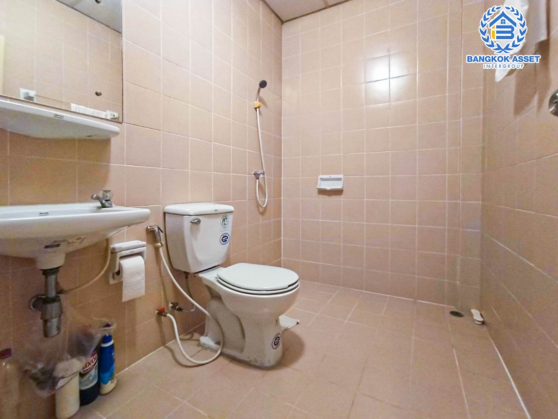 *****ทาวน์เฮ้าส์มือสองกรุงเทพฯ หมู่บ้าน สินทรัพย์นครการ์เด้น กาญจนาภิเษก เนื้อที่กว้าง 18.50 ตร.ว. ฟังก์ชัน 4 ห้องนอน 3 ห้องน้ำ 1 ที่จอดรถ บ้านสภาพสวย โครงการบรรยากาศเงียบสงบ บนทำเลกาญจนาภิเษก เชื่อมต่อถนนกัลปพฤกษ์, ถนนพระราม2, ถนนจอมทอง ใกล้จุดขึ้นทางด่วน "พระราม2"