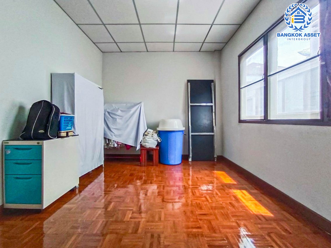 *****ทาวน์เฮ้าส์มือสองกรุงเทพฯ หมู่บ้าน สินทรัพย์นครการ์เด้น กาญจนาภิเษก เนื้อที่กว้าง 18.50 ตร.ว. ฟังก์ชัน 4 ห้องนอน 3 ห้องน้ำ 1 ที่จอดรถ บ้านสภาพสวย โครงการบรรยากาศเงียบสงบ บนทำเลกาญจนาภิเษก เชื่อมต่อถนนกัลปพฤกษ์, ถนนพระราม2, ถนนจอมทอง ใกล้จุดขึ้นทางด่วน "พระราม2"