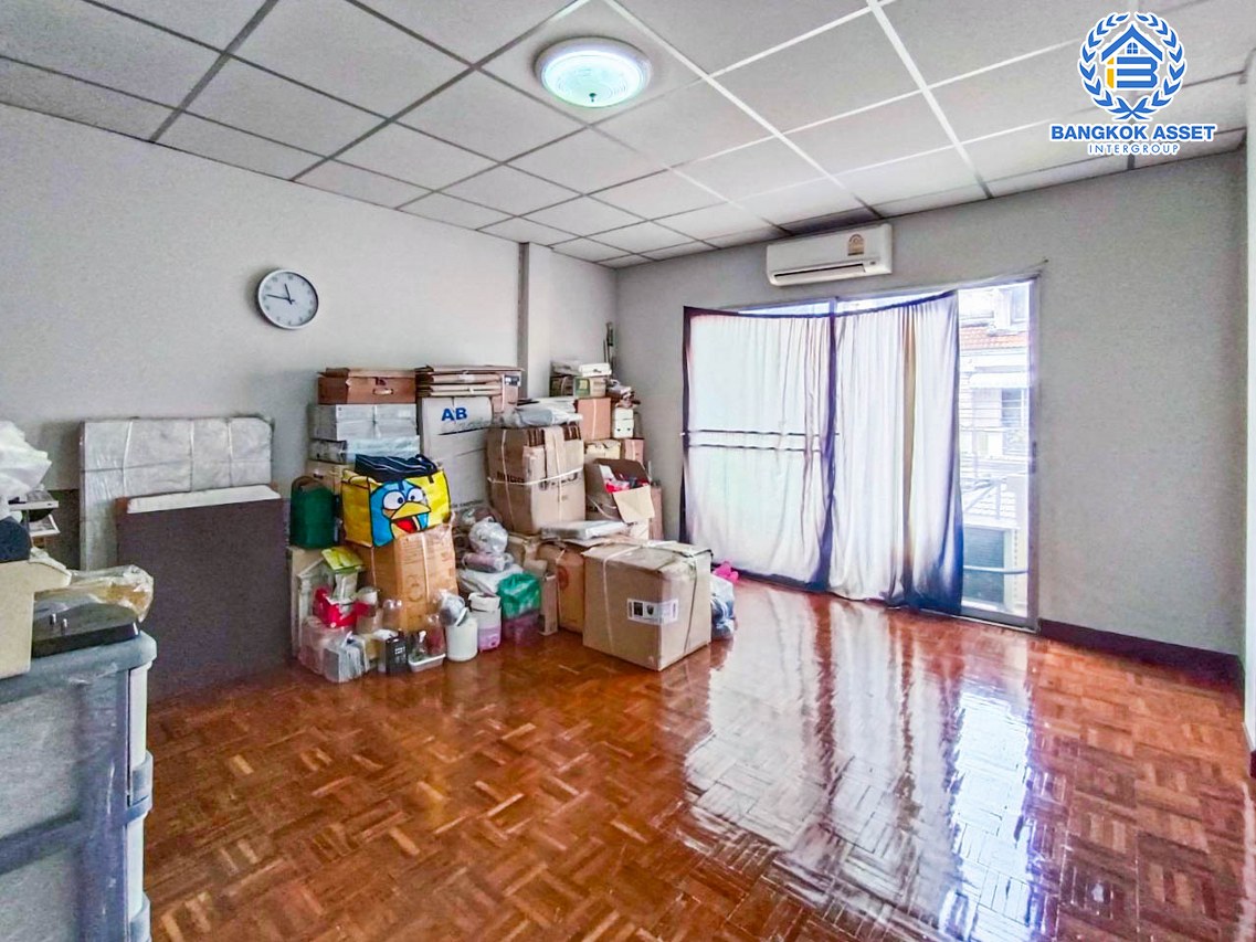 *****ทาวน์เฮ้าส์มือสองกรุงเทพฯ หมู่บ้าน สินทรัพย์นครการ์เด้น กาญจนาภิเษก เนื้อที่กว้าง 18.50 ตร.ว. ฟังก์ชัน 4 ห้องนอน 3 ห้องน้ำ 1 ที่จอดรถ บ้านสภาพสวย โครงการบรรยากาศเงียบสงบ บนทำเลกาญจนาภิเษก เชื่อมต่อถนนกัลปพฤกษ์, ถนนพระราม2, ถนนจอมทอง ใกล้จุดขึ้นทางด่วน "พระราม2"