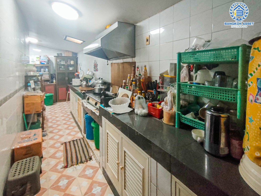 *****บ้านเดี่ยวมือสองนนทบุรี หมู่บ้านประชาชื่น สามัคคี เนื้อที่ 64 ตร.ว สภาพดี หลังใหญ่ พร้อมฟังก์ชัน 4 ห้องนอน 3 ห้องน้ำ 2 ที่จอดรถ ทำเลทอง ความสะดวกอยู่ทั่วรอบบ้าน เข้า-ออกได้หลายช่องทาง ถนนสามัคคี, ถนนประชาชื่น, ถนนแจ้งวัฒนะ-ปากเกร็ด ใกล้ห้างสรรพสินค้า "เซ็นทรัลเวสเกต" และทางพิเศษ "ศรีรัช"