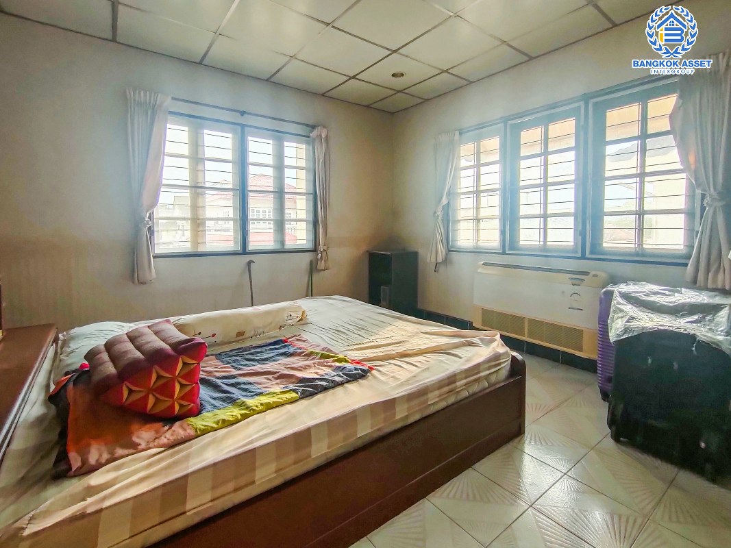 *****บ้านเดี่ยวมือสองนนทบุรี หมู่บ้านประชาชื่น สามัคคี เนื้อที่ 64 ตร.ว สภาพดี หลังใหญ่ พร้อมฟังก์ชัน 4 ห้องนอน 3 ห้องน้ำ 2 ที่จอดรถ ทำเลทอง ความสะดวกอยู่ทั่วรอบบ้าน เข้า-ออกได้หลายช่องทาง ถนนสามัคคี, ถนนประชาชื่น, ถนนแจ้งวัฒนะ-ปากเกร็ด ใกล้ห้างสรรพสินค้า "เซ็นทรัลเวสเกต" และทางพิเศษ "ศรีรัช"