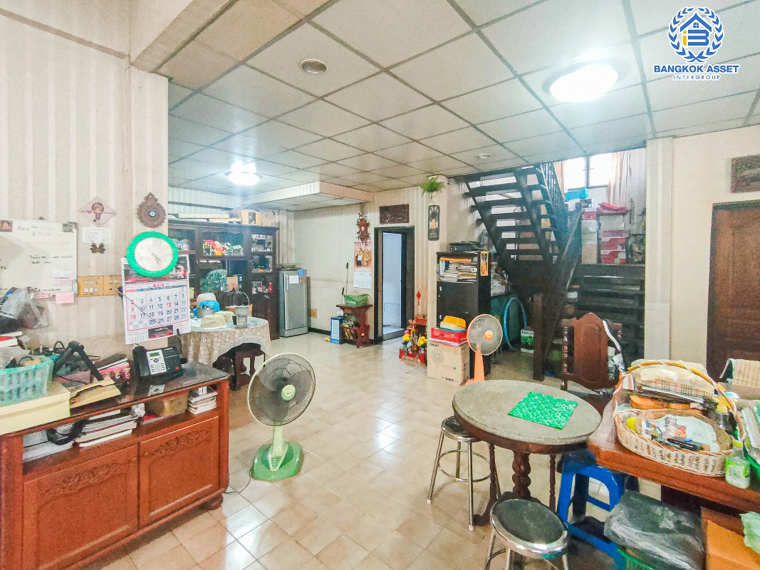 *****บ้านเดี่ยวมือสองนนทบุรี หมู่บ้านประชาชื่น สามัคคี เนื้อที่ 64 ตร.ว สภาพดี หลังใหญ่ พร้อมฟังก์ชัน 4 ห้องนอน 3 ห้องน้ำ 2 ที่จอดรถ ทำเลทอง ความสะดวกอยู่ทั่วรอบบ้าน เข้า-ออกได้หลายช่องทาง ถนนสามัคคี, ถนนประชาชื่น, ถนนแจ้งวัฒนะ-ปากเกร็ด ใกล้ห้างสรรพสินค้า "เซ็นทรัลเวสเกต" และทางพิเศษ "ศรีรัช"