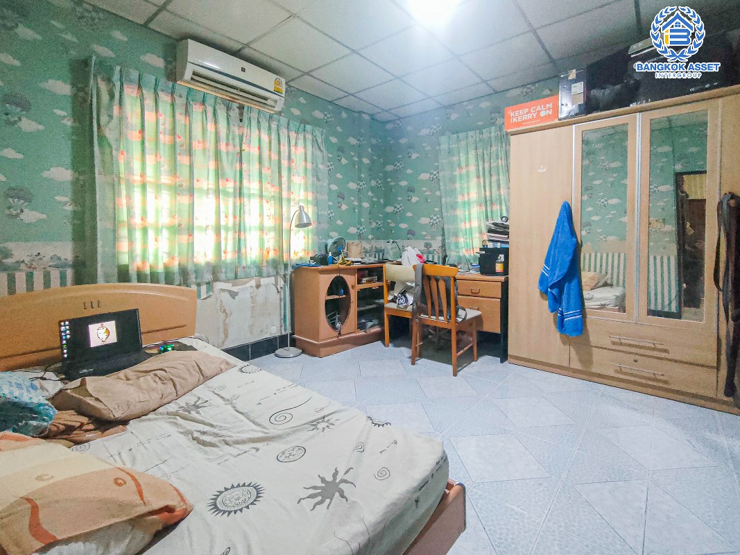 *****บ้านเดี่ยวมือสองนนทบุรี หมู่บ้านประชาชื่น สามัคคี เนื้อที่ 64 ตร.ว สภาพดี หลังใหญ่ พร้อมฟังก์ชัน 4 ห้องนอน 3 ห้องน้ำ 2 ที่จอดรถ ทำเลทอง ความสะดวกอยู่ทั่วรอบบ้าน เข้า-ออกได้หลายช่องทาง ถนนสามัคคี, ถนนประชาชื่น, ถนนแจ้งวัฒนะ-ปากเกร็ด ใกล้ห้างสรรพสินค้า "เซ็นทรัลเวสเกต" และทางพิเศษ "ศรีรัช"