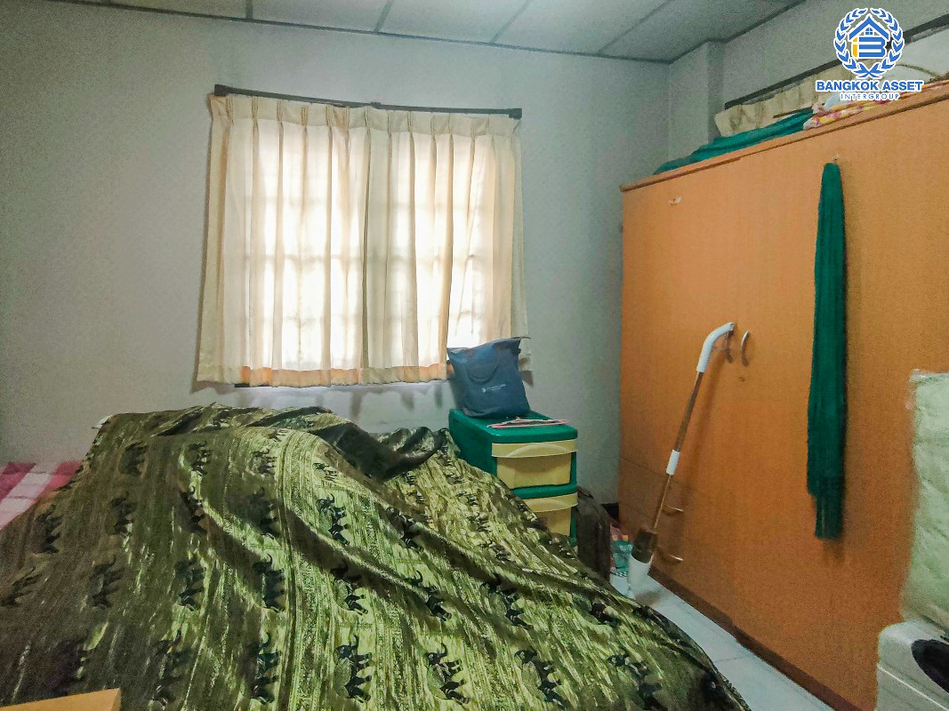 *****บ้านเดี่ยวมือสองนนทบุรี หมู่บ้านประชาชื่น สามัคคี เนื้อที่ 64 ตร.ว สภาพดี หลังใหญ่ พร้อมฟังก์ชัน 4 ห้องนอน 3 ห้องน้ำ 2 ที่จอดรถ ทำเลทอง ความสะดวกอยู่ทั่วรอบบ้าน เข้า-ออกได้หลายช่องทาง ถนนสามัคคี, ถนนประชาชื่น, ถนนแจ้งวัฒนะ-ปากเกร็ด ใกล้ห้างสรรพสินค้า "เซ็นทรัลเวสเกต" และทางพิเศษ "ศรีรัช"