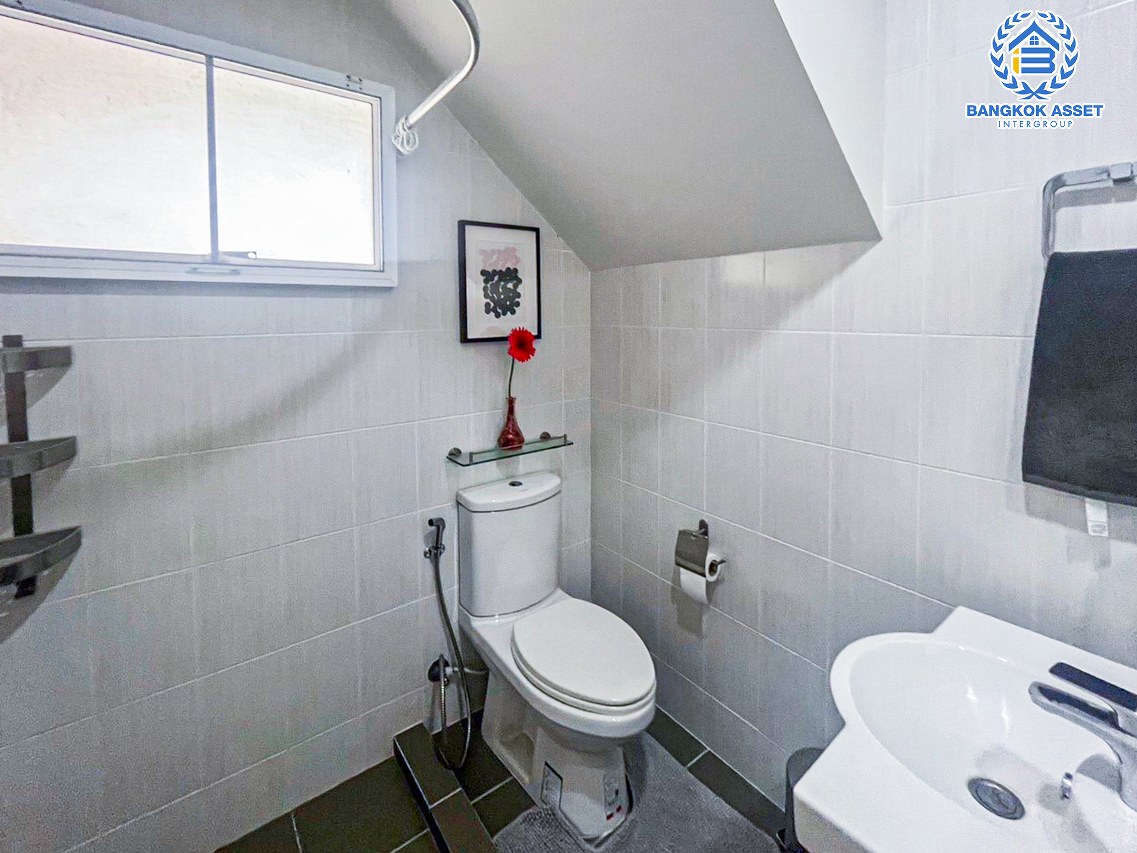 บ้านแฝดมือสอง นนทบุรี โครงการ เพอร์เฟคพาร์ค ราชพฤกษ์ แบรนด์ Perfect Property เนื้อกว่าที่ 39.6 ตร.ว. ฟังก์ชัน 3 ห้องนอน 3 ห้องน้ำ 2 ที่จอดรถ ภายในสวย บนทำเลเมือง เชื่อมต่อถนนรัตนาธิเบศร์, ถนนราชพฤกษ์, ถนนนครอินทร์ ใกล้รถไฟฟ้าสายสีม่วง "สถานีบางรักน้อยท่าอิฐ" และทางด่วน "ศรีรัช"