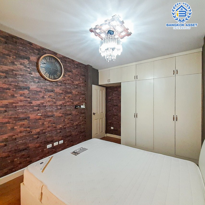 ทาวน์เฮ้าส์มือสองนนทบุรี โครงการ เดอะวิลล่า บางบัวทอง เนื้อที่ 18 ตร.ว. ฟังก์ชัน 3 ห้องนอน 2 ห้องน้ำ 1 ที่จอดรถ พร้อมเข้าอยู่ แถมแอร์ และเฟอร์ฯ บนทำเลเดินทางสะดวก ติดถ.กาญจนาภิเษก ใกล้รถไฟฟ้าสายสีม่วง "สถานีคลองบางไผ่" และทางด่วน "กาญจนาภิเษก" ในราคาสุดคุ้ม!