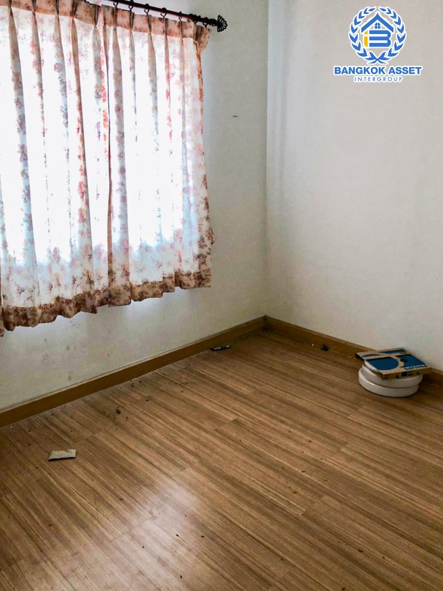 ทาวน์เฮ้าส์มือสอง นนทบุรี หมู่บ้าน พฤกษาวิลล์35 นครอินทร์ เนื้อที่กว้าง 22.20 ตร.ว. ฟังก์ชัน 3 ห้องนอน 2 ห้องน้ำ แถมฟรีเครื่องปรับอากาศ! โครงการตั้งบนทำเลโซนเมือง เดินทางสะดวก ใกล้สะพานพระราม5 เชื่อมต่อถนนนครอินทร์, ถนนพระราม5, ถนนวงศ์สว่าง, ซอยวัดสังฆทาน จองเลย!