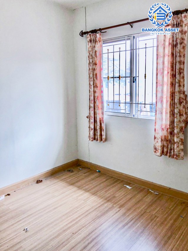 ทาวน์เฮ้าส์มือสอง นนทบุรี หมู่บ้าน พฤกษาวิลล์35 นครอินทร์ เนื้อที่กว้าง 22.20 ตร.ว. ฟังก์ชัน 3 ห้องนอน 2 ห้องน้ำ แถมฟรีเครื่องปรับอากาศ! โครงการตั้งบนทำเลโซนเมือง เดินทางสะดวก ใกล้สะพานพระราม5 เชื่อมต่อถนนนครอินทร์, ถนนพระราม5, ถนนวงศ์สว่าง, ซอยวัดสังฆทาน จองเลย!