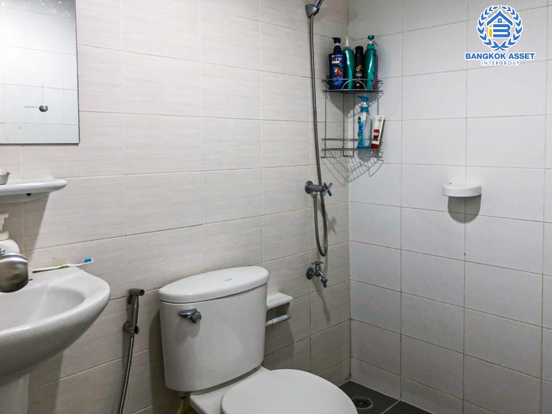 ทาวน์เฮ้าส์มือสอง นนทบุรี หมู่บ้าน พฤกษาวิลล์35 นครอินทร์ เนื้อที่กว้าง 22.20 ตร.ว. ฟังก์ชัน 3 ห้องนอน 2 ห้องน้ำ แถมฟรีเครื่องปรับอากาศ! โครงการตั้งบนทำเลโซนเมือง เดินทางสะดวก ใกล้สะพานพระราม5 เชื่อมต่อถนนนครอินทร์, ถนนพระราม5, ถนนวงศ์สว่าง, ซอยวัดสังฆทาน จองเลย!