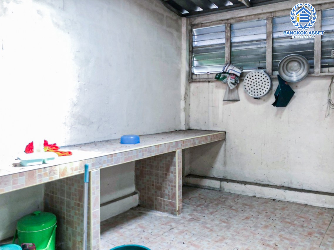 ทาวน์เฮ้าส์มือสอง นนทบุรี หมู่บ้าน พฤกษาวิลล์35 นครอินทร์ เนื้อที่กว้าง 22.20 ตร.ว. ฟังก์ชัน 3 ห้องนอน 2 ห้องน้ำ แถมฟรีเครื่องปรับอากาศ! โครงการตั้งบนทำเลโซนเมือง เดินทางสะดวก ใกล้สะพานพระราม5 เชื่อมต่อถนนนครอินทร์, ถนนพระราม5, ถนนวงศ์สว่าง, ซอยวัดสังฆทาน จองเลย!