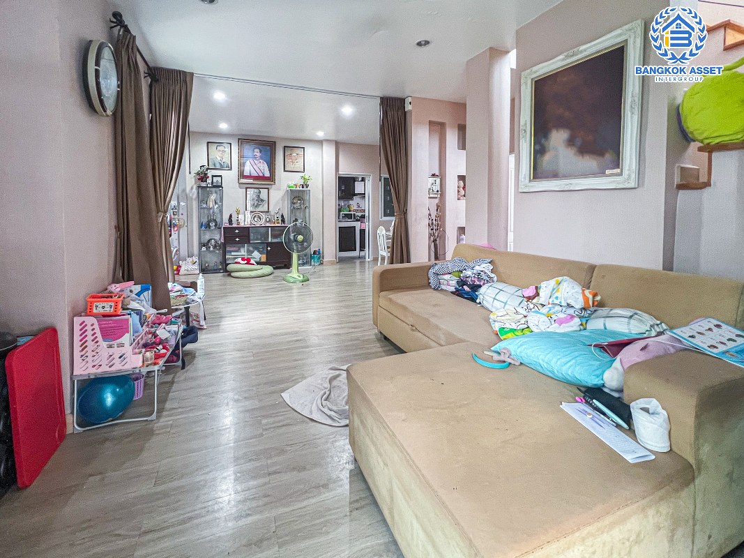 *****บ้านแฝดมือสองกรุงเทพมหานคร โครงการ สุชารี ประชาอุทิศ เนื้อที่ 39 ตร.ว สภาพดี พร้อมสวนในบ้าน กับฟังก์ชัน 3 ห้องนอน 2 ห้องน้ำ 2 ที่จอดรถ ฟรี! 2 เครื่องปรับอากาศ 1 เครื่องทำน้ำอุ่น และอื่น ๆ ต่อเติมครัวและโรงรถให้เรียบร้อย ทำเลดีใกล้โครงการรถไฟฟ้าสีแดง "สถานีดอนเมือง" และจุดขึ้นทางด่วน "อุตราภิมุข"