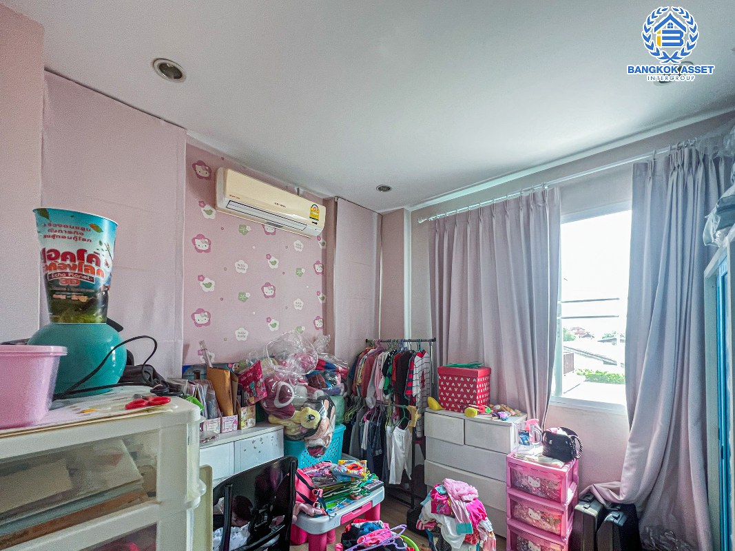 *****บ้านแฝดมือสองกรุงเทพมหานคร โครงการ สุชารี ประชาอุทิศ เนื้อที่ 39 ตร.ว สภาพดี พร้อมสวนในบ้าน กับฟังก์ชัน 3 ห้องนอน 2 ห้องน้ำ 2 ที่จอดรถ ฟรี! 2 เครื่องปรับอากาศ 1 เครื่องทำน้ำอุ่น และอื่น ๆ ต่อเติมครัวและโรงรถให้เรียบร้อย ทำเลดีใกล้โครงการรถไฟฟ้าสีแดง "สถานีดอนเมือง" และจุดขึ้นทางด่วน "อุตราภิมุข"