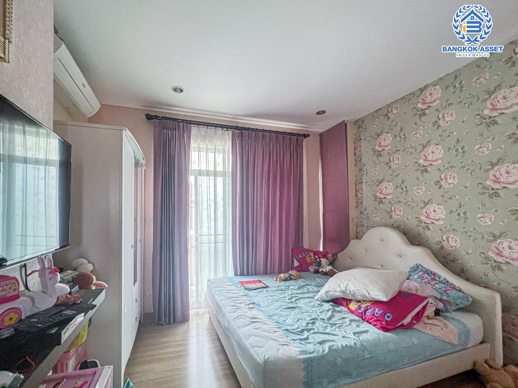 *****บ้านแฝดมือสองกรุงเทพมหานคร โครงการ สุชารี ประชาอุทิศ เนื้อที่ 39 ตร.ว สภาพดี พร้อมสวนในบ้าน กับฟังก์ชัน 3 ห้องนอน 2 ห้องน้ำ 2 ที่จอดรถ ฟรี! 2 เครื่องปรับอากาศ 1 เครื่องทำน้ำอุ่น และอื่น ๆ ต่อเติมครัวและโรงรถให้เรียบร้อย ทำเลดีใกล้โครงการรถไฟฟ้าสีแดง "สถานีดอนเมือง" และจุดขึ้นทางด่วน "อุตราภิมุข"