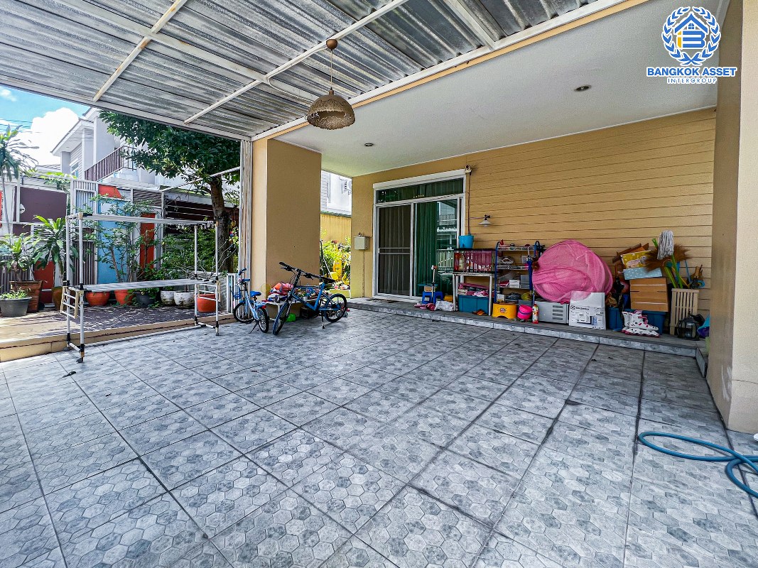 *****บ้านแฝดมือสองกรุงเทพมหานคร โครงการ สุชารี ประชาอุทิศ เนื้อที่ 39 ตร.ว สภาพดี พร้อมสวนในบ้าน กับฟังก์ชัน 3 ห้องนอน 2 ห้องน้ำ 2 ที่จอดรถ ฟรี! 2 เครื่องปรับอากาศ 1 เครื่องทำน้ำอุ่น และอื่น ๆ ต่อเติมครัวและโรงรถให้เรียบร้อย ทำเลดีใกล้โครงการรถไฟฟ้าสีแดง "สถานีดอนเมือง" และจุดขึ้นทางด่วน "อุตราภิมุข"