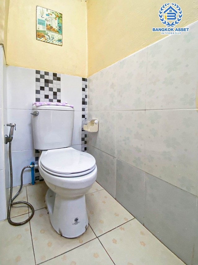 *****ทาวน์เฮ้าส์มือสองนนทบุรี หมู่บ้าน สวัสดิการเพื่อข้าราชการ กทม แจ้งวัฒนะ เนื้อที่ 18 ตร.ว. ฟังก์ชัน 2 ห้องนอน 2 ห้องน้ำ 1 ที่จอดรถ บนทำเลเดินทางสะดวก เชื่อมต่อ ถนนแจ้งวัฒนะ, ถนนติวานนท์ ใกล้เซ็นทรัล แจ้งวัฒนะ, รถไฟฟ้าในอนาคต สายสีชมพู "สถานีแจ้งวัฒนะ 14"