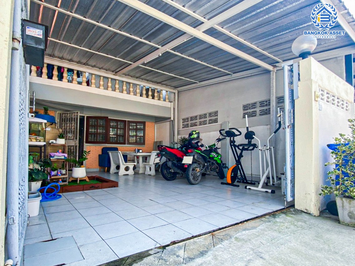 *****ทาวน์เฮ้าส์มือสองนนทบุรี หมู่บ้าน สวัสดิการเพื่อข้าราชการ กทม แจ้งวัฒนะ เนื้อที่ 18 ตร.ว. ฟังก์ชัน 2 ห้องนอน 2 ห้องน้ำ 1 ที่จอดรถ บนทำเลเดินทางสะดวก เชื่อมต่อ ถนนแจ้งวัฒนะ, ถนนติวานนท์ ใกล้เซ็นทรัล แจ้งวัฒนะ, รถไฟฟ้าในอนาคต สายสีชมพู "สถานีแจ้งวัฒนะ 14"