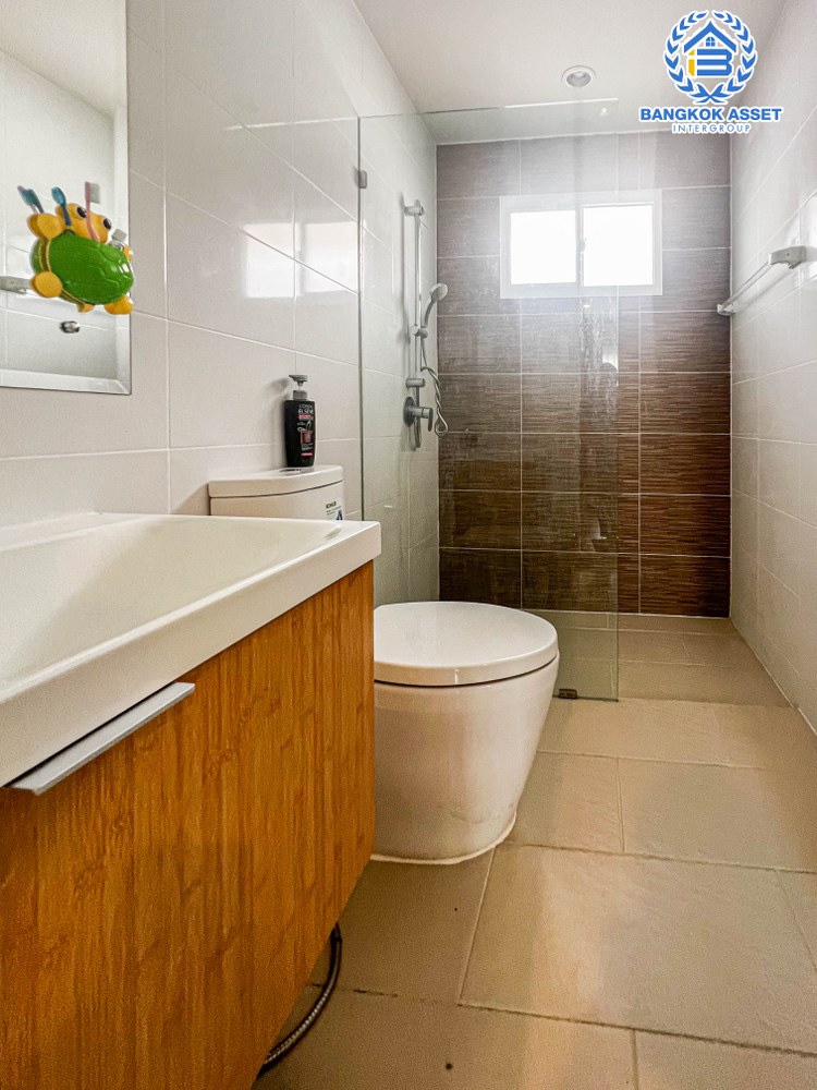 *****บ้านเดี่ยวมือสอง นนทบุรี  โครงการ เดอะแพลนท์ ปิ่นเกล้า-กาญจนาภิเษก หลังมุม เนื้อที่ 63.10 ตร.ว ฟังก์ชัน 3 ห้องนอน 3 ห้องน้ำ 2 ที่จอดรถ ภายในสภาพดี ตกแต่งต่อเติมให้ครบ พร้อมเข้าอยู่ ฟรี! เครื่องปรับอากาศ ทำเลดีใกล้รถไฟฟ้าสีม่วง "สถานีตลาดบางใหญ่" และทางด่วน "ศรีรัช"