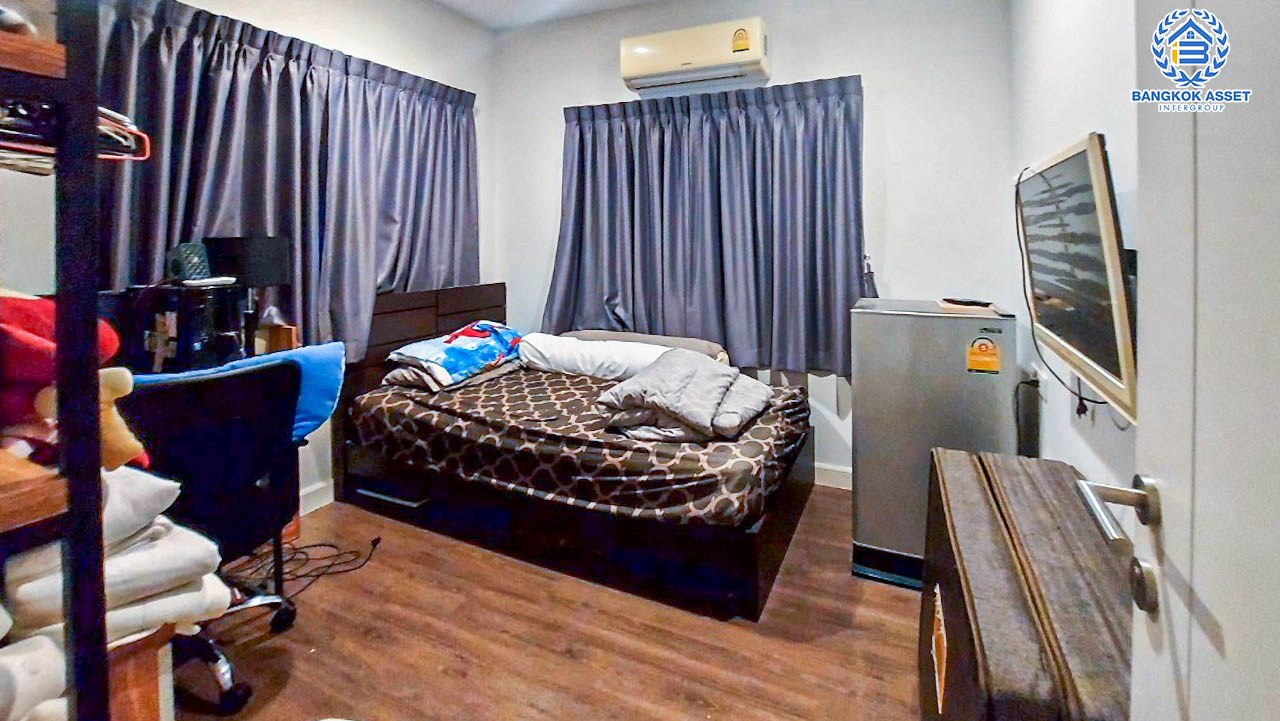 *****บ้านเดี่ยวมือสอง หลังใหญ่ จากแบรนด์ Sansiri โครงการ บุราสิริ ราชพฤกษ์-345 เนื้อที่กว่า 97.10 ตร.ว. ฟังก์ชัน 3 ห้องนอน 3 ห้องน้ำ 2 ที่จอดรถ สภาพสวยเหมือนใหม่ ต่อเติมครบครัน ทำเลดี เชื่อมต่อทั้งถนนสะพานนนทบุรี-บางบัวทอง, ถนนกาญจนาภิเษก, ถนนราชพฤกษ์ ใกล้เซ็นทรัลเวสต์เกต และอีเกียบางใหญ่ จองเลย!