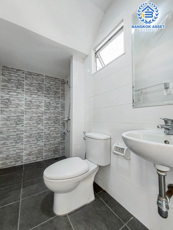 *****บ้านเดี่ยวมือสอง หลังมุม โครงการ ธนาวิลเลจ1 พระราม5-บางใหญ่ เนื้อที่ 69.9 ตร.ว สภาพดี สไตล์โมเดิร์น แต่งเติมครัวให้เรียบร้อย ฟังก์ชัน 4 ห้องนอน 2 ห้องน้ำ 2 ที่จอดรถ แถมฟรี! ปั๊มน้ำและแทงค์น้ำ ทำเลเดินทางสะดวก เชื่อมต่อถนนแก้วอินท์, ถนนกาญจนาภิเษก, ใกล้โครงการรถไฟฟ้าสายสีม่วง "สถานีตลาดบางใหญ่"