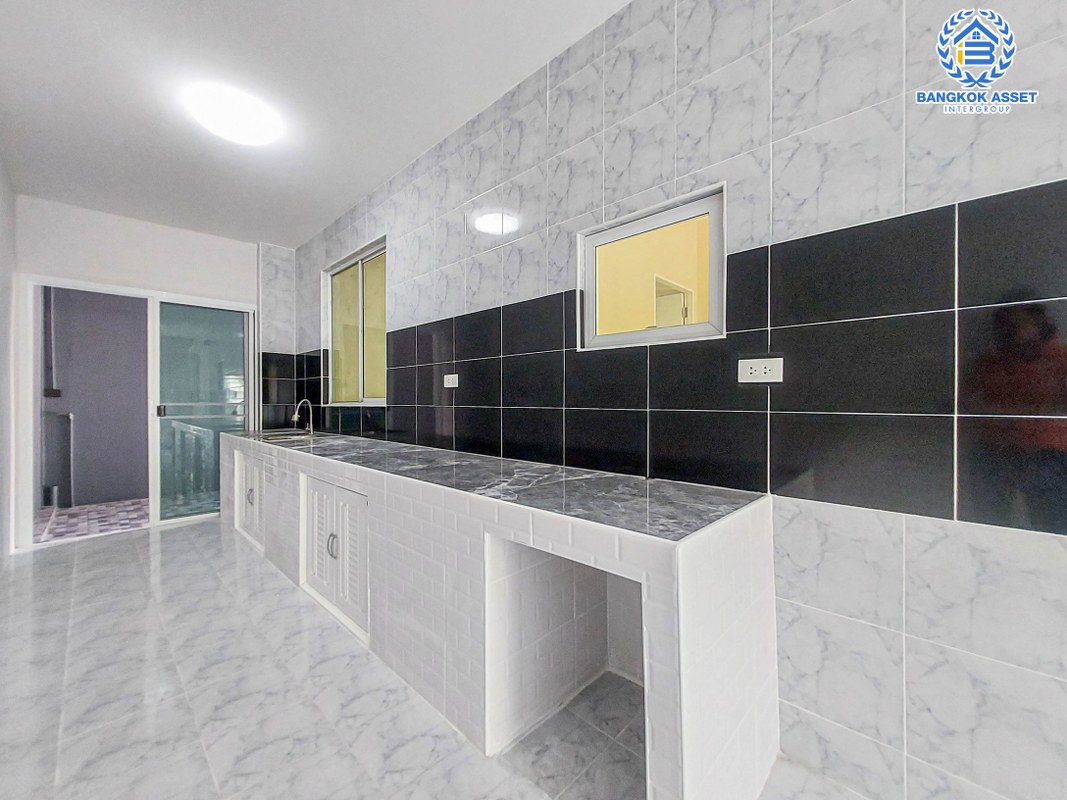 *****บ้านเดี่ยวมือสอง หลังมุม โครงการ ธนาวิลเลจ1 พระราม5-บางใหญ่ เนื้อที่ 69.9 ตร.ว สภาพดี สไตล์โมเดิร์น แต่งเติมครัวให้เรียบร้อย ฟังก์ชัน 4 ห้องนอน 2 ห้องน้ำ 2 ที่จอดรถ แถมฟรี! ปั๊มน้ำและแทงค์น้ำ ทำเลเดินทางสะดวก เชื่อมต่อถนนแก้วอินท์, ถนนกาญจนาภิเษก, ใกล้โครงการรถไฟฟ้าสายสีม่วง "สถานีตลาดบางใหญ่"