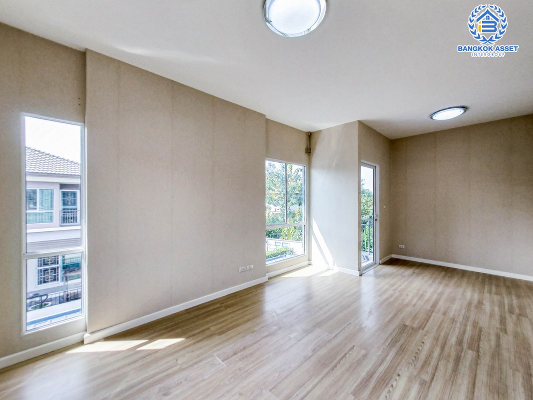 *****บ้านเดี่ยวมือสอง หลังมุม โครงการ ธนาวิลเลจ1 พระราม5-บางใหญ่ เนื้อที่ 69.9 ตร.ว สภาพดี สไตล์โมเดิร์น แต่งเติมครัวให้เรียบร้อย ฟังก์ชัน 4 ห้องนอน 2 ห้องน้ำ 2 ที่จอดรถ แถมฟรี! ปั๊มน้ำและแทงค์น้ำ ทำเลเดินทางสะดวก เชื่อมต่อถนนแก้วอินท์, ถนนกาญจนาภิเษก, ใกล้โครงการรถไฟฟ้าสายสีม่วง "สถานีตลาดบางใหญ่"