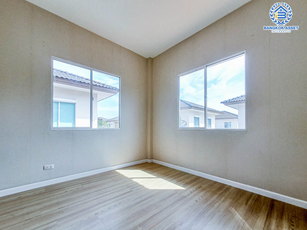 *****บ้านเดี่ยวมือสอง หลังมุม โครงการ ธนาวิลเลจ1 พระราม5-บางใหญ่ เนื้อที่ 69.9 ตร.ว สภาพดี สไตล์โมเดิร์น แต่งเติมครัวให้เรียบร้อย ฟังก์ชัน 4 ห้องนอน 2 ห้องน้ำ 2 ที่จอดรถ แถมฟรี! ปั๊มน้ำและแทงค์น้ำ ทำเลเดินทางสะดวก เชื่อมต่อถนนแก้วอินท์, ถนนกาญจนาภิเษก, ใกล้โครงการรถไฟฟ้าสายสีม่วง "สถานีตลาดบางใหญ่"