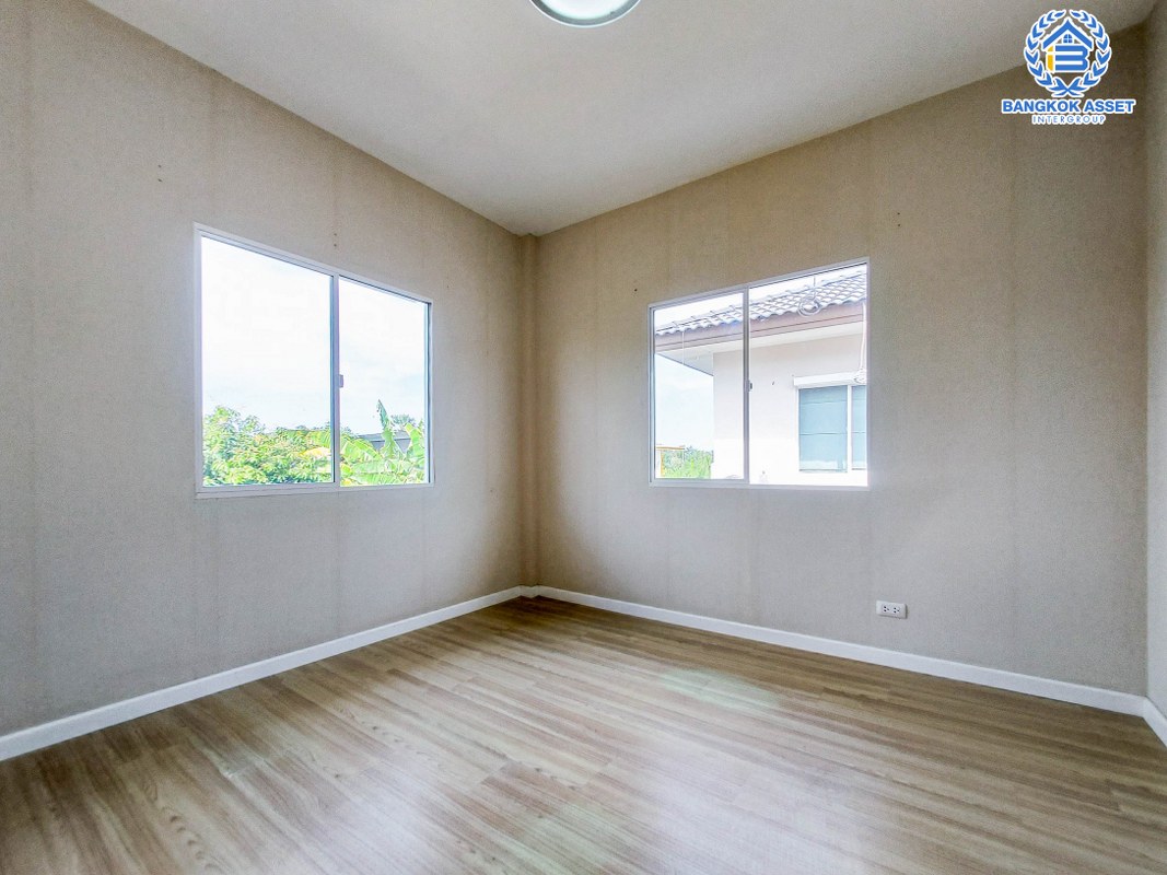 *****บ้านเดี่ยวมือสอง หลังมุม โครงการ ธนาวิลเลจ1 พระราม5-บางใหญ่ เนื้อที่ 69.9 ตร.ว สภาพดี สไตล์โมเดิร์น แต่งเติมครัวให้เรียบร้อย ฟังก์ชัน 4 ห้องนอน 2 ห้องน้ำ 2 ที่จอดรถ แถมฟรี! ปั๊มน้ำและแทงค์น้ำ ทำเลเดินทางสะดวก เชื่อมต่อถนนแก้วอินท์, ถนนกาญจนาภิเษก, ใกล้โครงการรถไฟฟ้าสายสีม่วง "สถานีตลาดบางใหญ่"