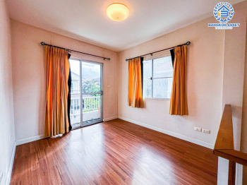 *****บ้านเดี่ยวมือสองนนทบุรี โครงการ มัณฑนา ปิ่นเกล้า-พระราม5 เนื้อที่ 56 ตร.ว สภาพดี พร้อมอยู่ ฟังก์ชัน 3 ห้องนอน 3 ห้องน้ำ 2 ที่จอดรถ แถมฟรี! 4 เครื่องปรับอากาศ ต่อเติมครัวและเฟอร์นิเจอร์ พร้อมตู้เย็น ทำเลดี ติดถนนใหญ่ เชื่อมต่อถนนนครอินทร์, ถนนกาญจนาภิเษก ใกล้โครงการรถไฟฟ้าสายสีม่วง "บางรักใหญ่" และทางด่วน "ศรีรัช"