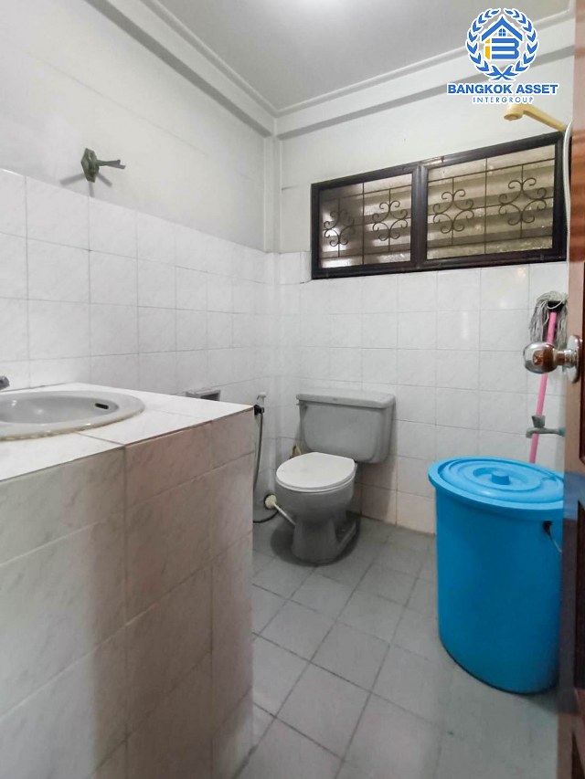 *****บ้านเดี่ยวมือสองกรุงเทพมหานคร หมู่บ้าน ซอยสุขุมวิท50 เนื้อที่กว้างขวางถึง 71.3 ตร.ว. ฟังก์ชัน 3 ห้องนอน 2 ห้องน้ำ 2 ที่จอดรถ แถมฟรี! 2 เครื่องปรับอากาศ บนทำเลเยี่ยมสุดๆ เชื่อมต่อถนนสุขุมวิท เพียง 5 นาทีก็ถึงรถไฟฟ้าสายสีเขียว "สถานีอ่อนนุช" จองเลย!