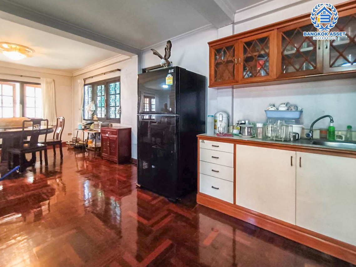 *****บ้านเดี่ยวมือสองกรุงเทพมหานคร หมู่บ้าน ซอยสุขุมวิท50 เนื้อที่กว้างขวางถึง 71.3 ตร.ว. ฟังก์ชัน 3 ห้องนอน 2 ห้องน้ำ 2 ที่จอดรถ แถมฟรี! 2 เครื่องปรับอากาศ บนทำเลเยี่ยมสุดๆ เชื่อมต่อถนนสุขุมวิท เพียง 5 นาทีก็ถึงรถไฟฟ้าสายสีเขียว "สถานีอ่อนนุช" จองเลย!