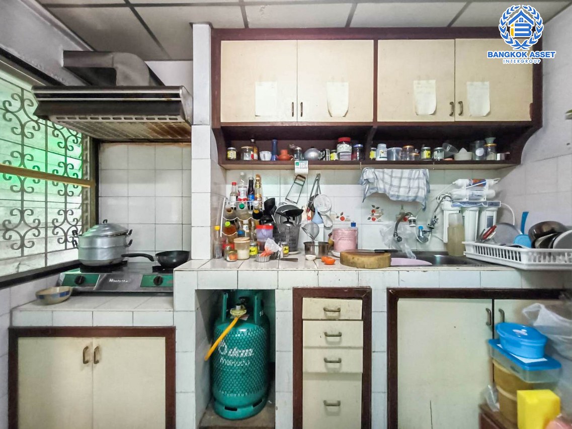 *****บ้านเดี่ยวมือสองกรุงเทพมหานคร หมู่บ้าน ซอยสุขุมวิท50 เนื้อที่กว้างขวางถึง 71.3 ตร.ว. ฟังก์ชัน 3 ห้องนอน 2 ห้องน้ำ 2 ที่จอดรถ แถมฟรี! 2 เครื่องปรับอากาศ บนทำเลเยี่ยมสุดๆ เชื่อมต่อถนนสุขุมวิท เพียง 5 นาทีก็ถึงรถไฟฟ้าสายสีเขียว "สถานีอ่อนนุช" จองเลย!