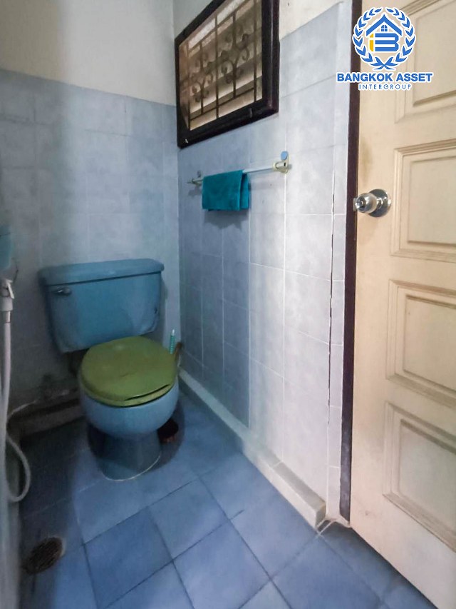 *****บ้านเดี่ยวมือสองกรุงเทพมหานคร หมู่บ้าน ซอยสุขุมวิท50 เนื้อที่กว้างขวางถึง 71.3 ตร.ว. ฟังก์ชัน 3 ห้องนอน 2 ห้องน้ำ 2 ที่จอดรถ แถมฟรี! 2 เครื่องปรับอากาศ บนทำเลเยี่ยมสุดๆ เชื่อมต่อถนนสุขุมวิท เพียง 5 นาทีก็ถึงรถไฟฟ้าสายสีเขียว "สถานีอ่อนนุช" จองเลย!