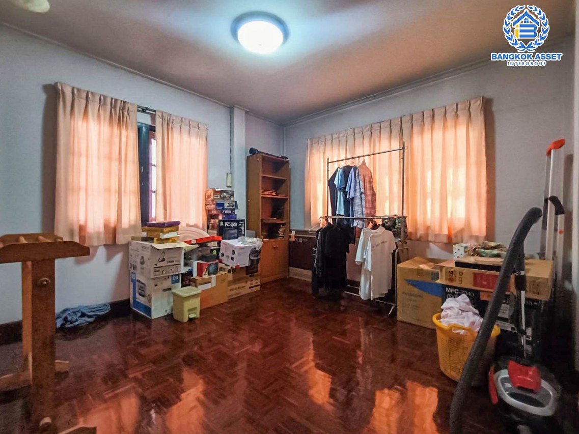 *****บ้านเดี่ยวมือสองกรุงเทพมหานคร หมู่บ้าน ซอยสุขุมวิท50 เนื้อที่กว้างขวางถึง 71.3 ตร.ว. ฟังก์ชัน 3 ห้องนอน 2 ห้องน้ำ 2 ที่จอดรถ แถมฟรี! 2 เครื่องปรับอากาศ บนทำเลเยี่ยมสุดๆ เชื่อมต่อถนนสุขุมวิท เพียง 5 นาทีก็ถึงรถไฟฟ้าสายสีเขียว "สถานีอ่อนนุช" จองเลย!