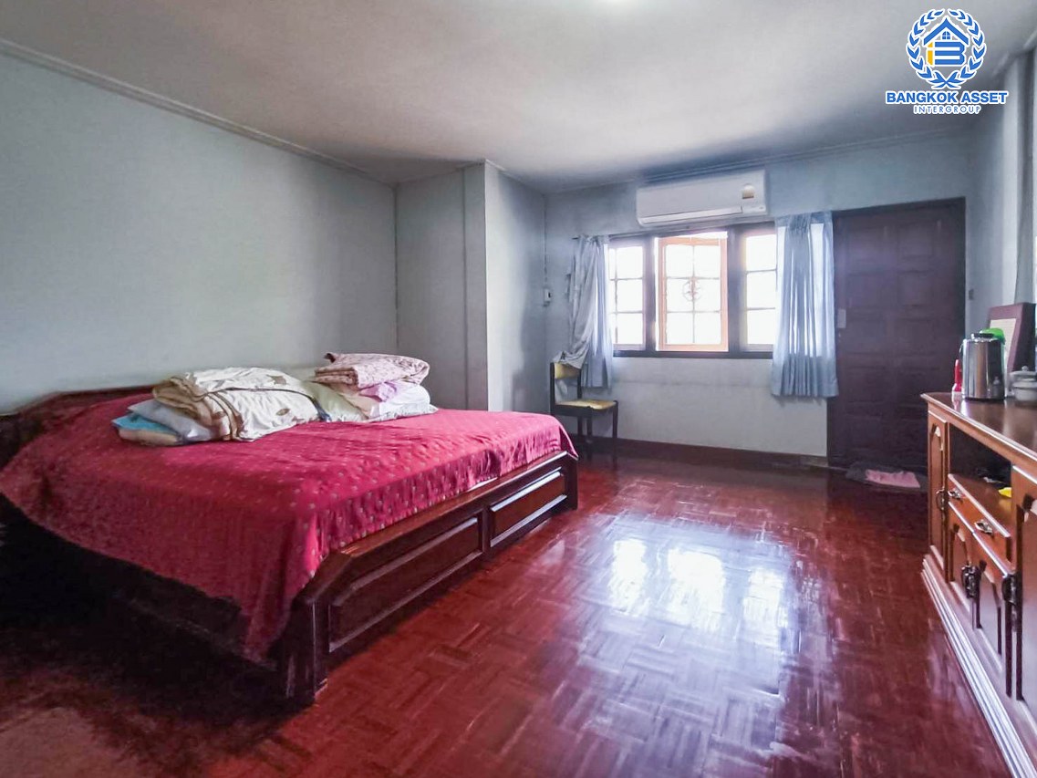 *****บ้านเดี่ยวมือสองกรุงเทพมหานคร หมู่บ้าน ซอยสุขุมวิท50 เนื้อที่กว้างขวางถึง 71.3 ตร.ว. ฟังก์ชัน 3 ห้องนอน 2 ห้องน้ำ 2 ที่จอดรถ แถมฟรี! 2 เครื่องปรับอากาศ บนทำเลเยี่ยมสุดๆ เชื่อมต่อถนนสุขุมวิท เพียง 5 นาทีก็ถึงรถไฟฟ้าสายสีเขียว "สถานีอ่อนนุช" จองเลย!