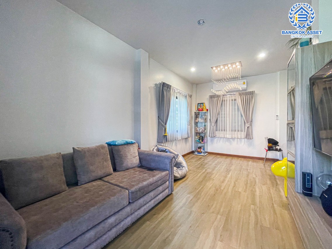 *****บ้านเดี่ยวมือสองกรุงเทพฯ โครงการ เดอะริคโค้ เรสซิเดนซ์ วงแหวนฯ-หทัยราษฎร์ เนื้อที่กว้างขวางถึง 53.4 ตร.ว. ฟังก์ชัน 3 ห้องนอน 2 ห้องน้ำ 2 ที่จอดรถ บ้านสวย ตกแต่งเสร็จเรียบร้อย บนทำเลเชื่อมต่อ ถนนรามอินทรา, ถนนคู้บอน, ถนนหทัยราษฎร์ ใกล้จุดขึ้นทางด่วน "รามอินทรา-อาจณรงค์"