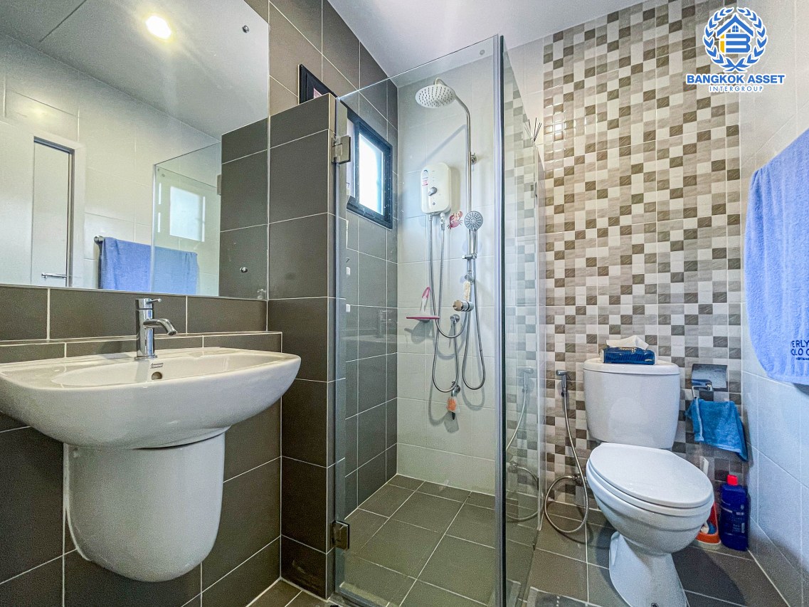 *****บ้านเดี่ยวมือสองกรุงเทพฯ โครงการ เดอะริคโค้ เรสซิเดนซ์ วงแหวนฯ-หทัยราษฎร์ เนื้อที่กว้างขวางถึง 53.4 ตร.ว. ฟังก์ชัน 3 ห้องนอน 2 ห้องน้ำ 2 ที่จอดรถ บ้านสวย ตกแต่งเสร็จเรียบร้อย บนทำเลเชื่อมต่อ ถนนรามอินทรา, ถนนคู้บอน, ถนนหทัยราษฎร์ ใกล้จุดขึ้นทางด่วน "รามอินทรา-อาจณรงค์"