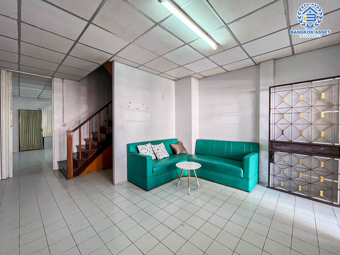 ทาวน์เฮ้าส์มือสอง หมู่บ้าน มารวย2 พหลโยธิน เนื้อที่กว้าง 18 ตร.ว. ฟังก์ชัน 2 ห้องนอน 2 ห้องน้ำ ภายในบ้านสภาพดี ตั้งบนทำเลเดินทางสะดวก เชื่อมต่อถนนพหลโยธิน, ถนนสุขาภิบาล 5, ถนนสายไหม ใกล้รถไฟฟ้าสายสีเขียว "สถานีสายหยุด" และจุดขึ้นทางด่วน "ฉลองรัช" จองเลย!