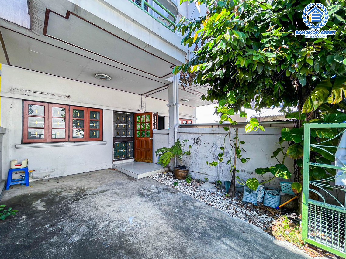 ทาวน์เฮ้าส์มือสอง หมู่บ้าน มารวย2 พหลโยธิน เนื้อที่กว้าง 18 ตร.ว. ฟังก์ชัน 2 ห้องนอน 2 ห้องน้ำ ภายในบ้านสภาพดี ตั้งบนทำเลเดินทางสะดวก เชื่อมต่อถนนพหลโยธิน, ถนนสุขาภิบาล 5, ถนนสายไหม ใกล้รถไฟฟ้าสายสีเขียว "สถานีสายหยุด" และจุดขึ้นทางด่วน "ฉลองรัช" จองเลย!