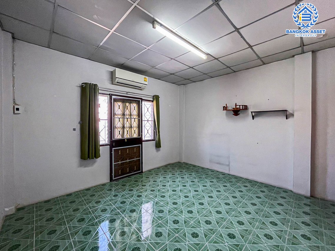 ทาวน์เฮ้าส์มือสอง หมู่บ้าน มารวย2 พหลโยธิน เนื้อที่กว้าง 18 ตร.ว. ฟังก์ชัน 2 ห้องนอน 2 ห้องน้ำ ภายในบ้านสภาพดี ตั้งบนทำเลเดินทางสะดวก เชื่อมต่อถนนพหลโยธิน, ถนนสุขาภิบาล 5, ถนนสายไหม ใกล้รถไฟฟ้าสายสีเขียว "สถานีสายหยุด" และจุดขึ้นทางด่วน "ฉลองรัช" จองเลย!