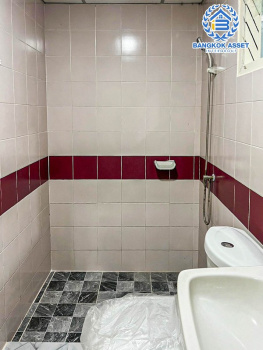 *****ทาวน์เฮ้าส์มือสองกรุงเทพมหานคร โครงการ เค.ซี รามอินทรา3 เนื้อที่ 16 ตร.ว สภาพดีเหมือนใหม่ พร้อมขาย พร้อมฟังก์ชัน 2 ห้องนอน 2 ห้องน้ำ 1 ที่จอดรถ ทำเลเดินทางสะดวก เชื่อมต่อถนนหทัยราษฎร์, ถนนไทยรามัญ, ถนนพระยาสุเรนทร์ ใกล้สถานที่ท่องเที่ยว "ซาฟารีเวิลด์" และใกล้ห้างสรรพสินค้า "แฟชั่นไอส์แลนด์"