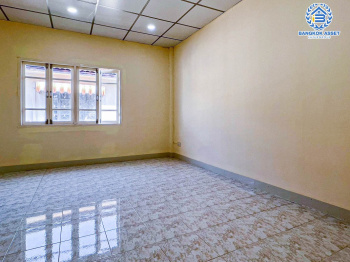 *****ทาวน์เฮ้าส์มือสองกรุงเทพมหานคร โครงการ เค.ซี รามอินทรา3 เนื้อที่ 16 ตร.ว สภาพดีเหมือนใหม่ พร้อมขาย พร้อมฟังก์ชัน 2 ห้องนอน 2 ห้องน้ำ 1 ที่จอดรถ ทำเลเดินทางสะดวก เชื่อมต่อถนนหทัยราษฎร์, ถนนไทยรามัญ, ถนนพระยาสุเรนทร์ ใกล้สถานที่ท่องเที่ยว "ซาฟารีเวิลด์" และใกล้ห้างสรรพสินค้า "แฟชั่นไอส์แลนด์"